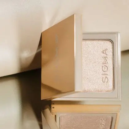 Sigma Beauty Highlighter Makeup – Illuminating Highlighting Powder for Face, Sheer Glimmer Face Highlighter for Cheeks, Cupid’S Bow, & Brow Bone